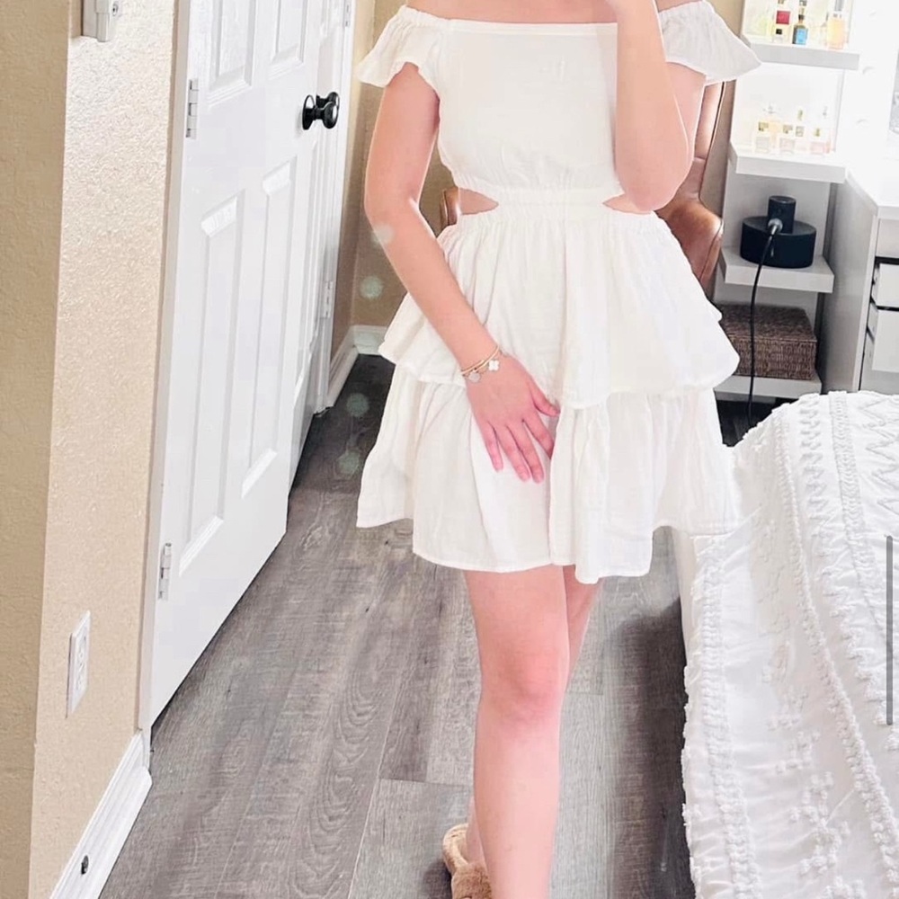 PROJECT GAP NWT Side Cutout Ruffle
Hem Mini Dress - Picture 3 of 3